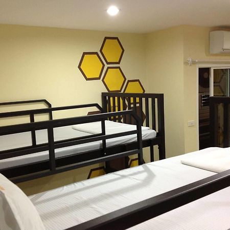 Beehive Patong Hostel Exterior photo