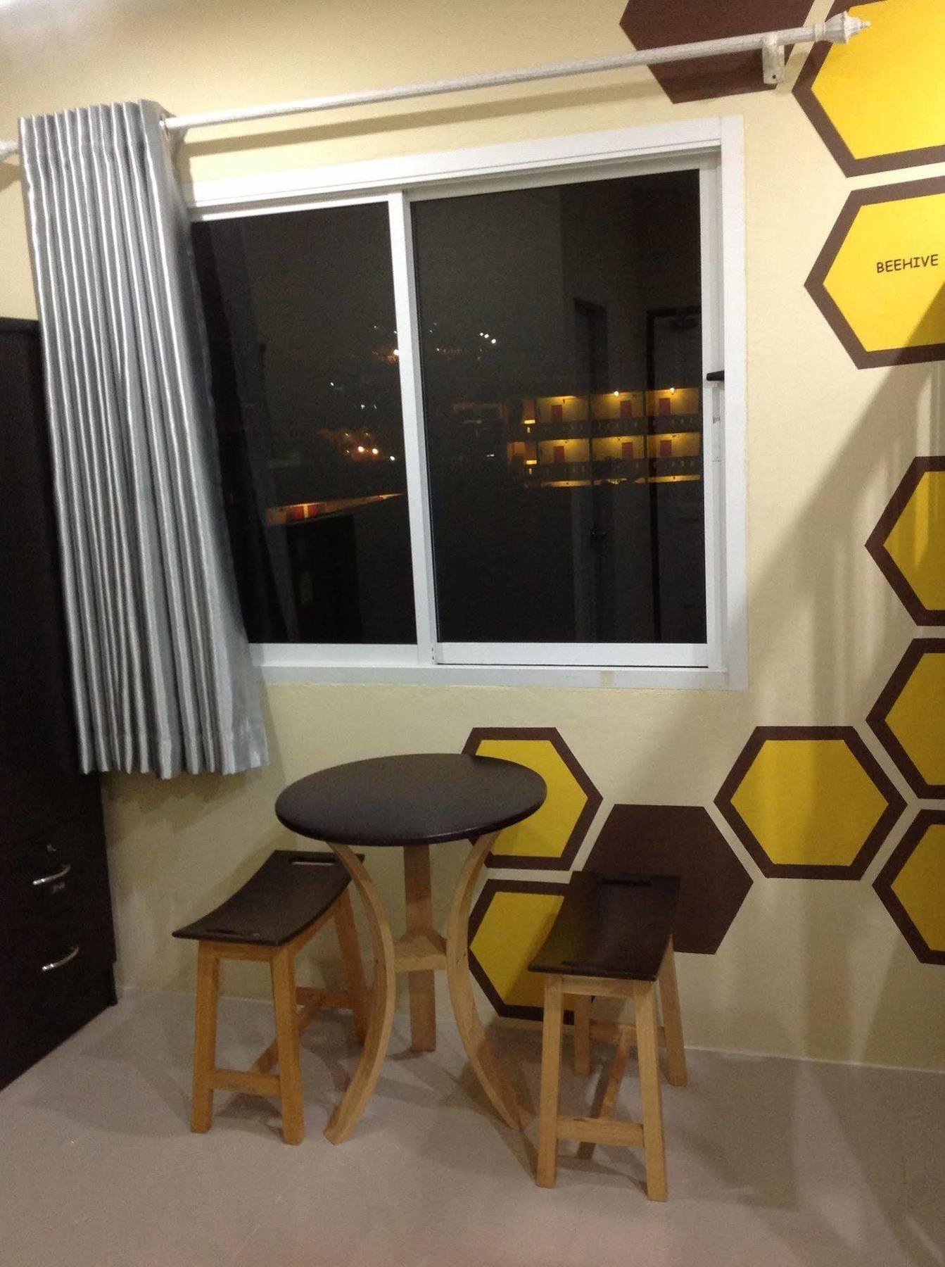 Beehive Patong Hostel Exterior photo